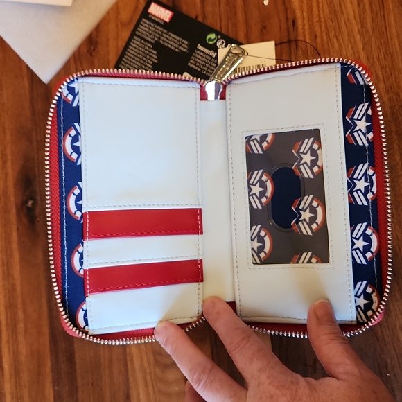 Marvel The Falcon And The Winter Soldier Captain American mid size zipper wallet - Picture 4 of 5